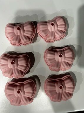 Silicone Bow-Shaped Baking Molds in Light Pink - Set of 6